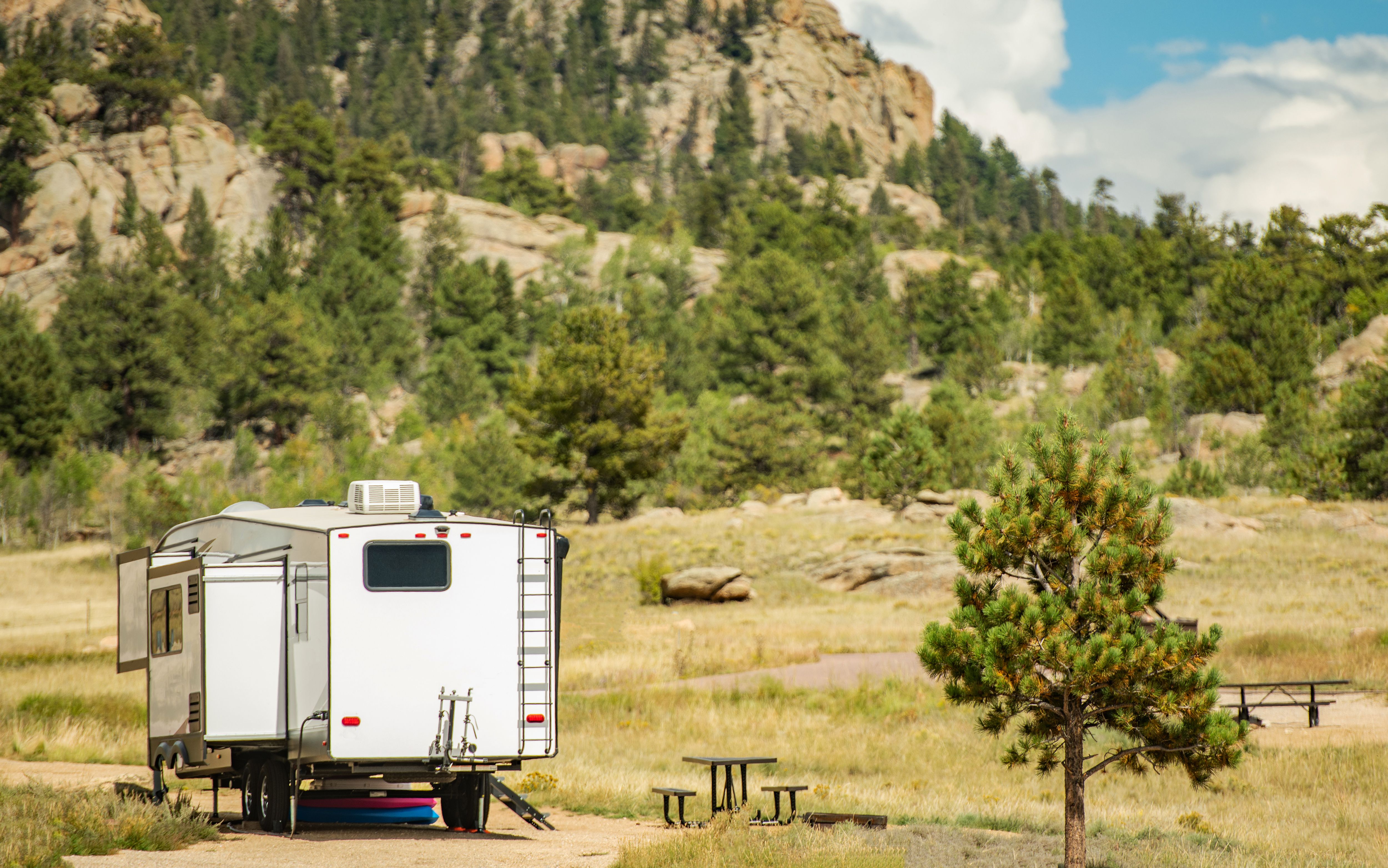 fifth-wheel-travel-trailer-road-trip-in-colorado-